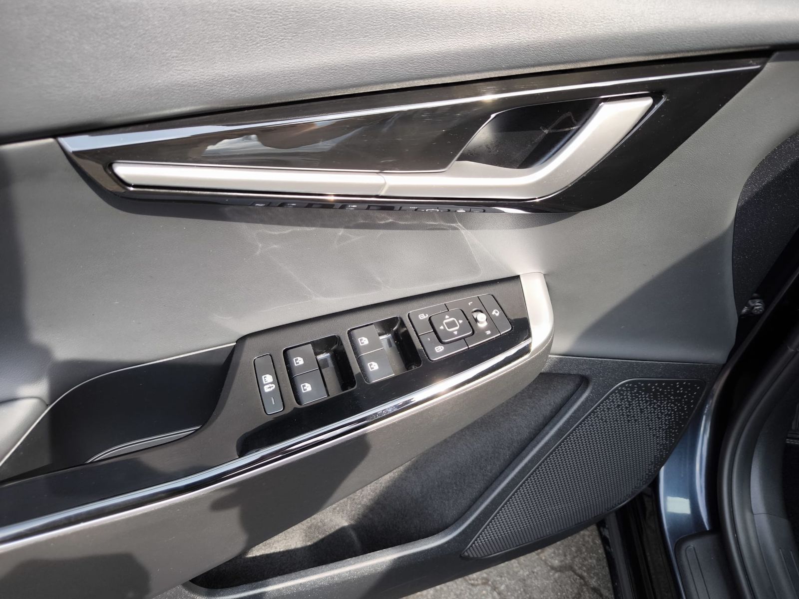 Fahrzeugabbildung Kia EV6 2WD WERKSGAR+NAVI+LED+SHZ+KAMERA+ACC+19"