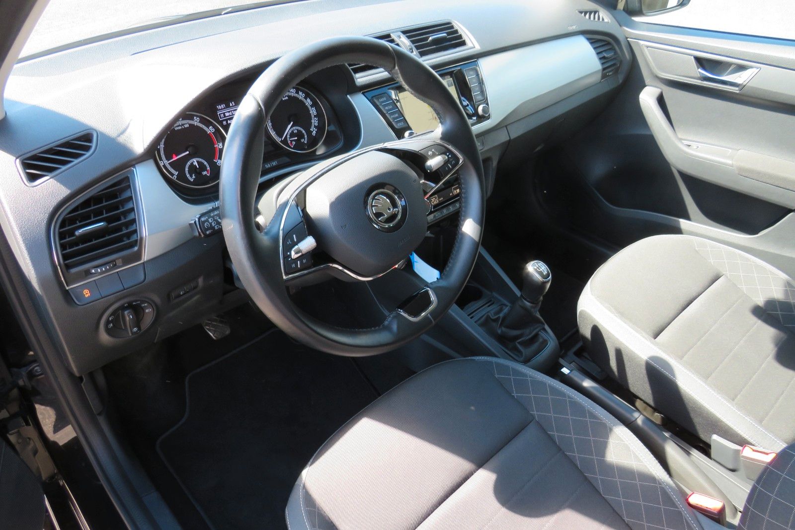 Fahrzeugabbildung SKODA Fabia Combi Ambition GJ SMART-LINK SITZH. NAVI 1