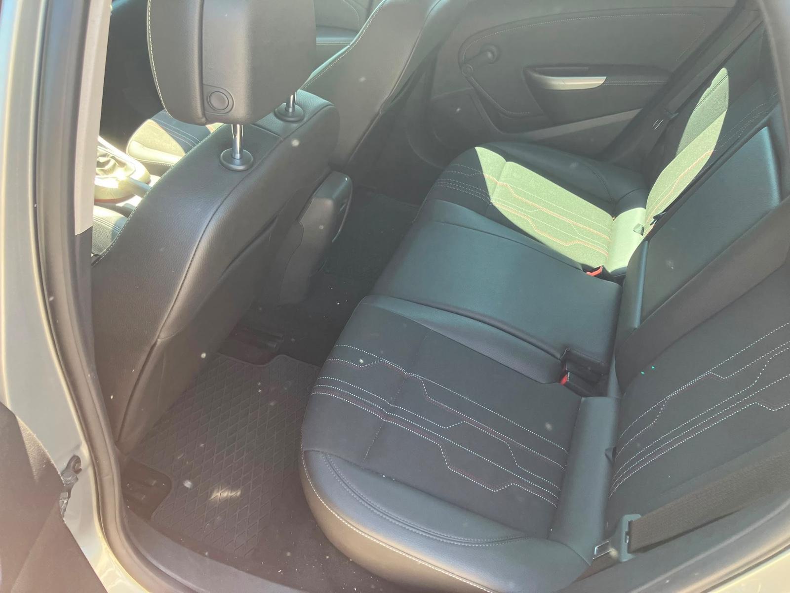 Opel Astra 2012 — photo 8