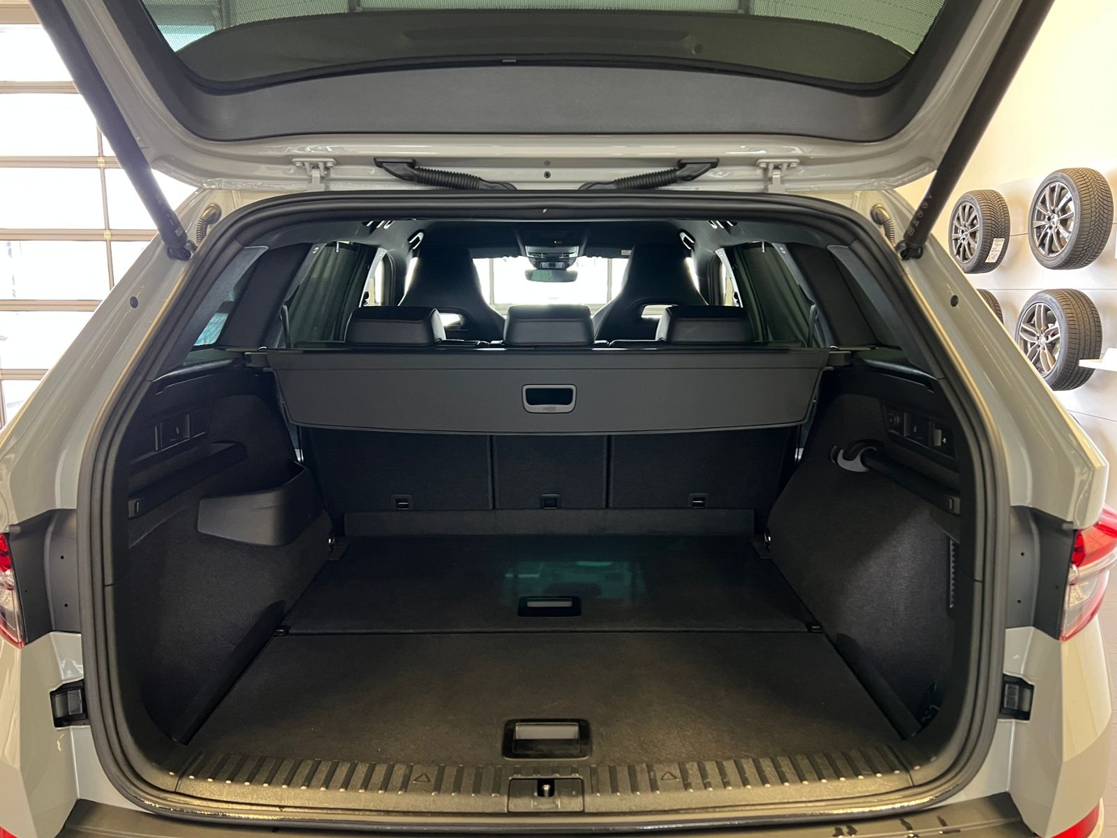 Fahrzeugabbildung SKODA Kodiaq RS 2.0 TSI DSG 4x4 *AHK, Matrix, Standhzg