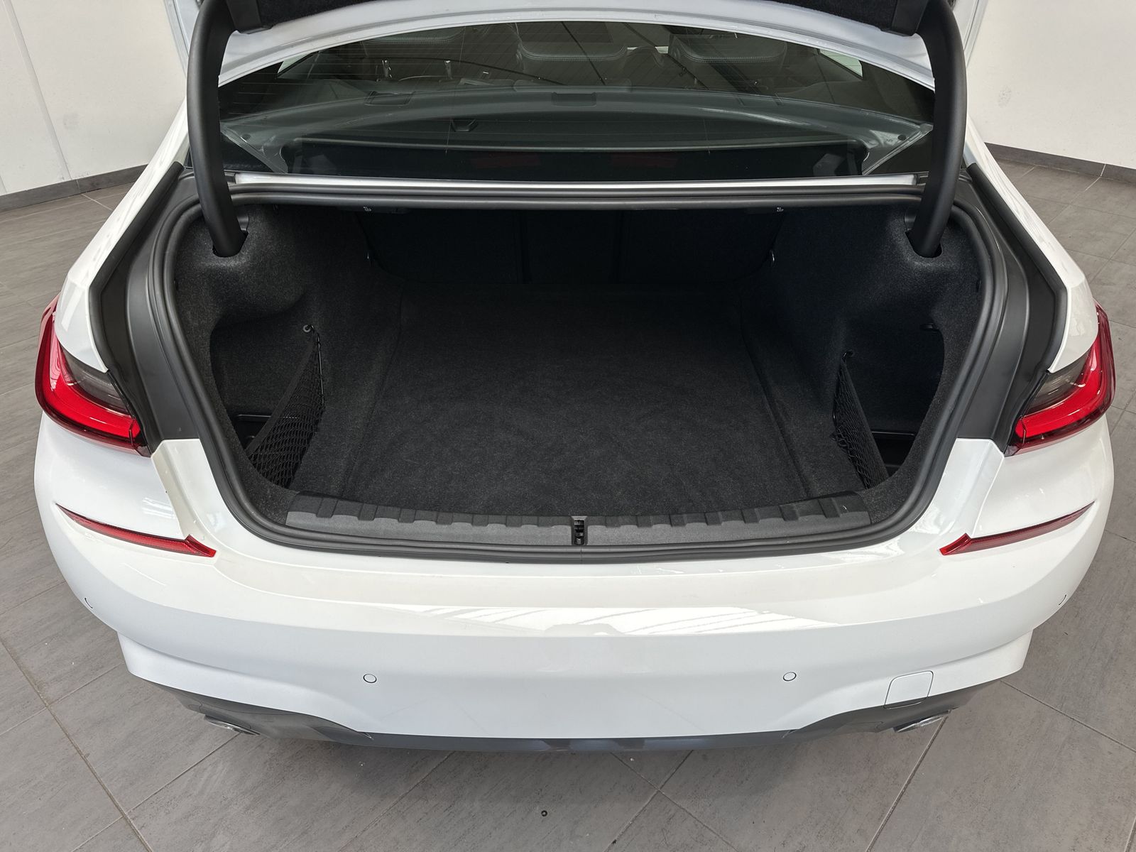 Fahrzeugabbildung BMW 330d Limousine M-Sport NAV+LED+19ZO+LIVE-COCKPIT