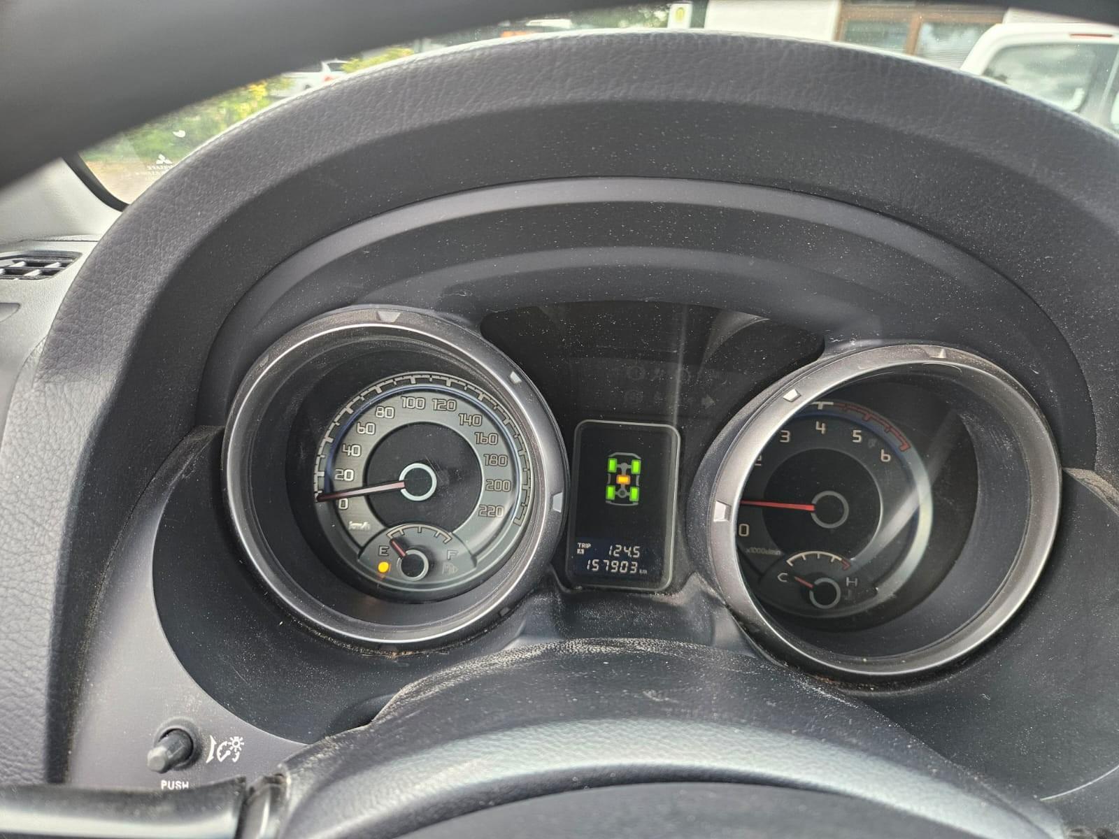 Mitsubishi Pajero 3.2 DI-D Invite | 160 ch | BVM | Attelage | Régulateur | Jantes alliage | Vitres teintées
