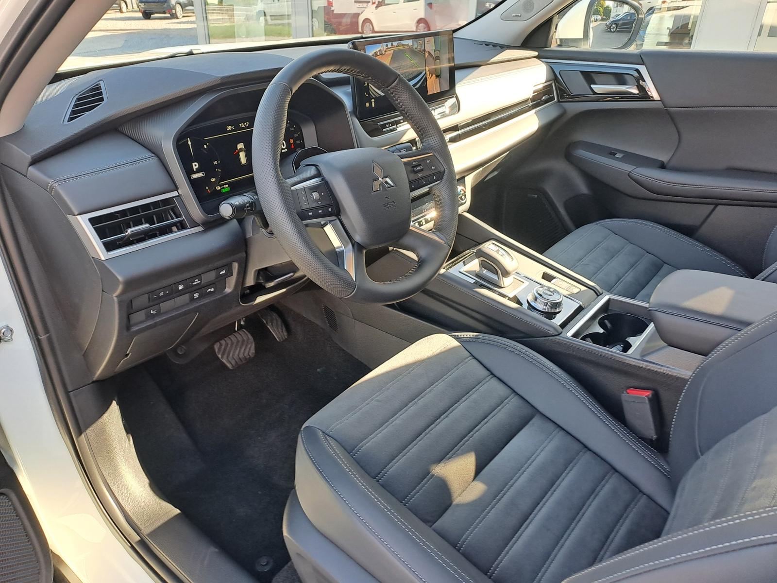 Mitsubishi Outlander Plug-In Hybrid 2.4 4WD Intro Edition