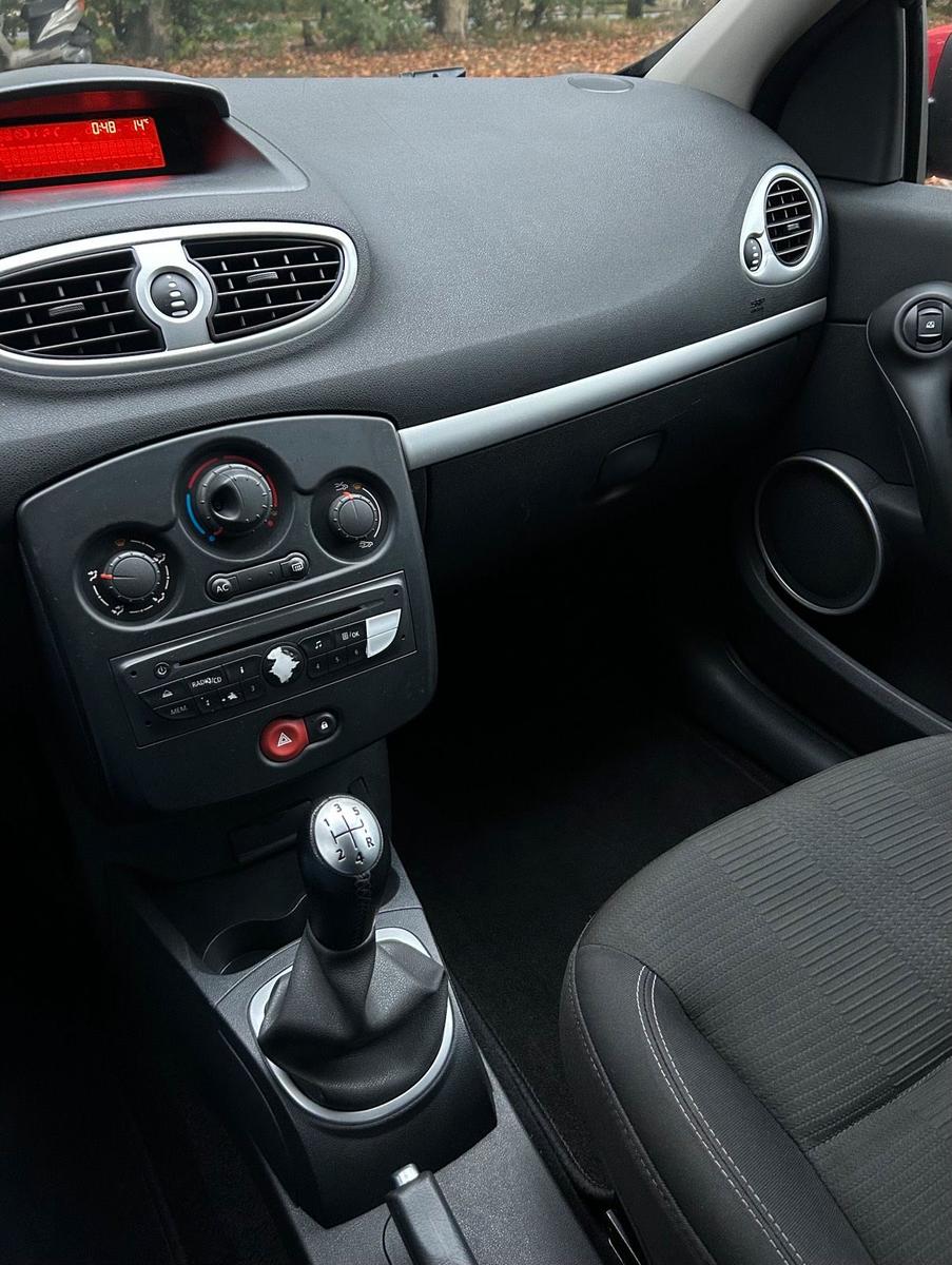 Renault Clio 2009 — photo 10