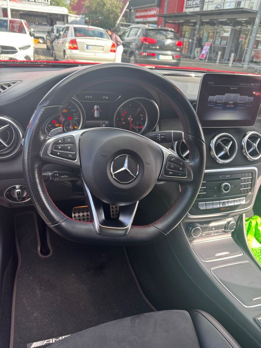 MERCEDES-BENZ  GLA 220 d 4MATIC DCT -Linie AMG