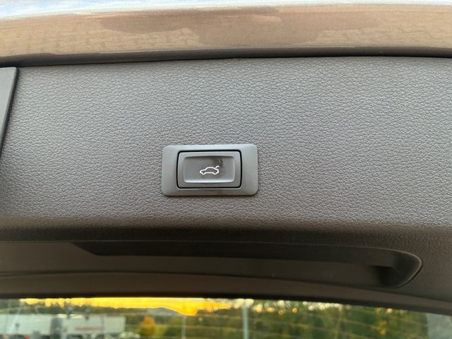 Fahrzeugabbildung Audi e-tron 50 quattro >AHK/LEDER/KAM/NAV/SHZ<