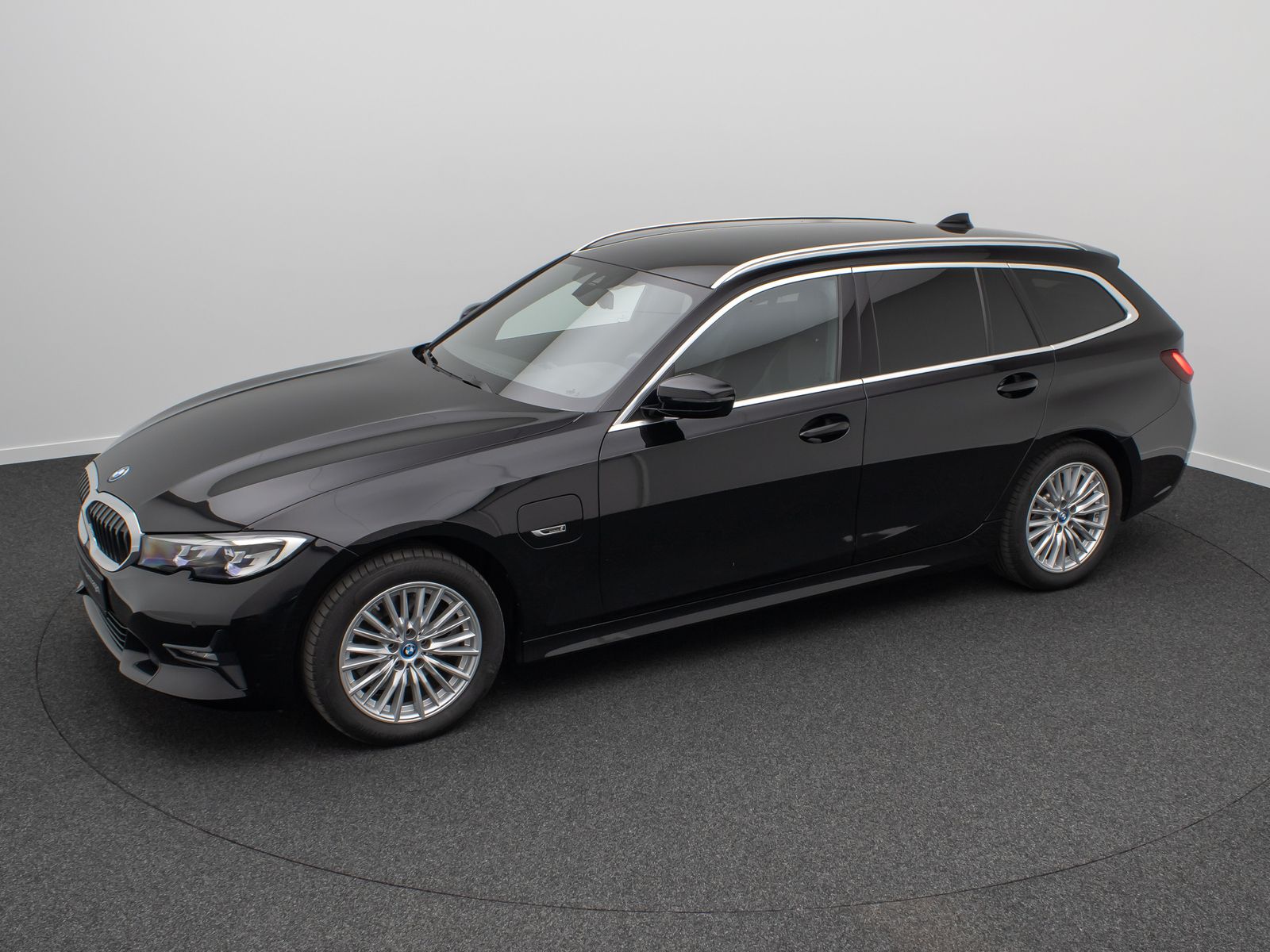 Fahrzeugabbildung BMW 320e Sport Line DAB HiFi CockPitPr Alarm PDC LED