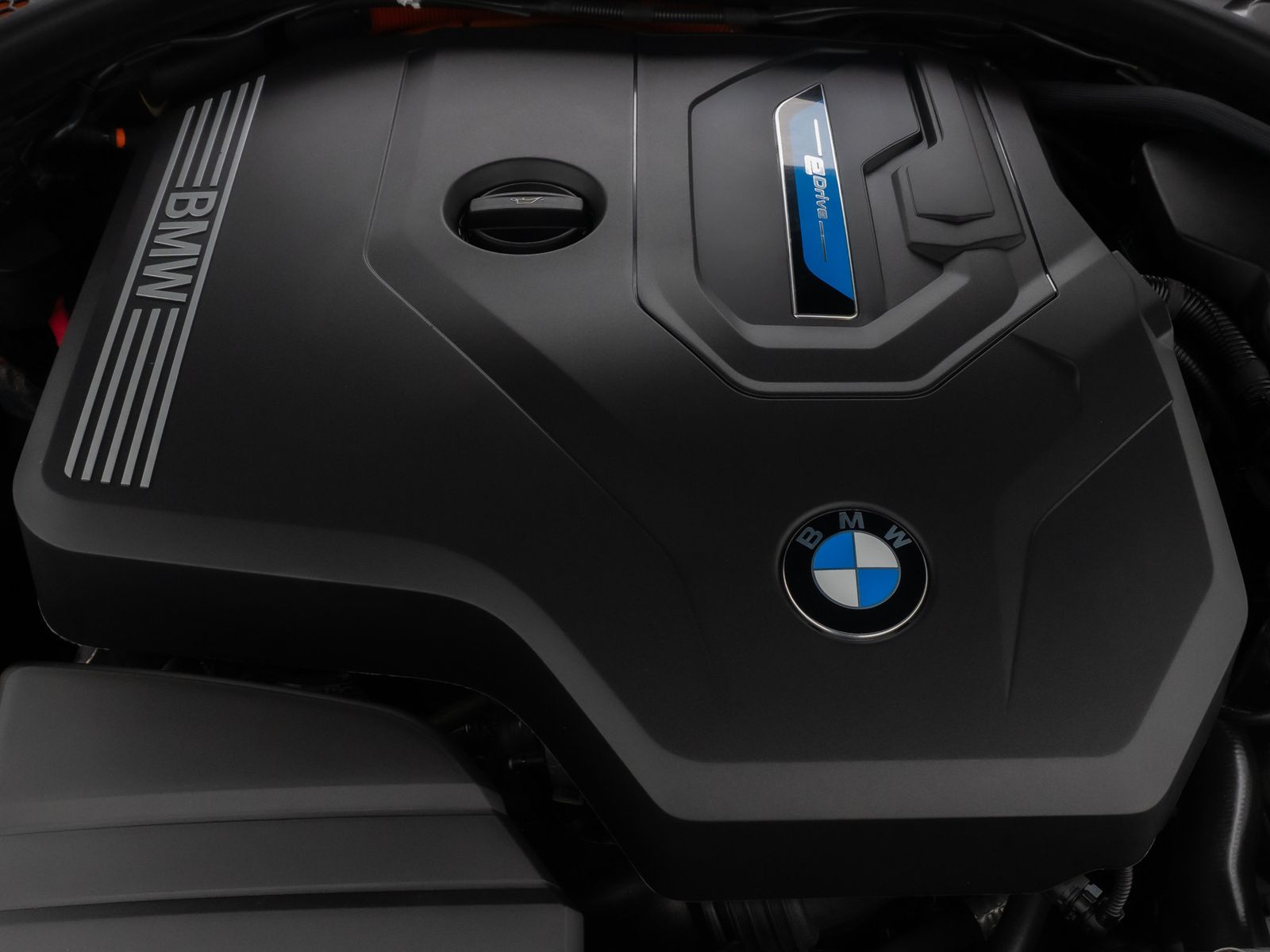 Fahrzeugabbildung BMW 330e M Sport DAB Kamera HUD H/K 19Zoll Parkassis