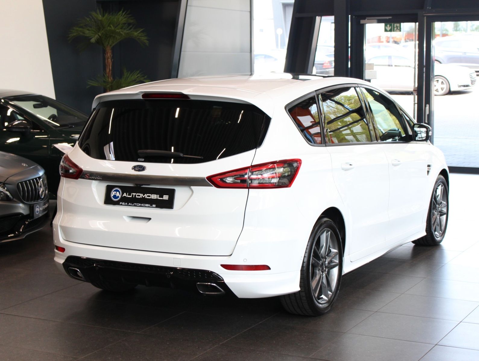 Fahrzeugabbildung Ford S-Max 2,0 ST-Line *PNRM*Kamera*AHK*19Zoll*1.Hand
