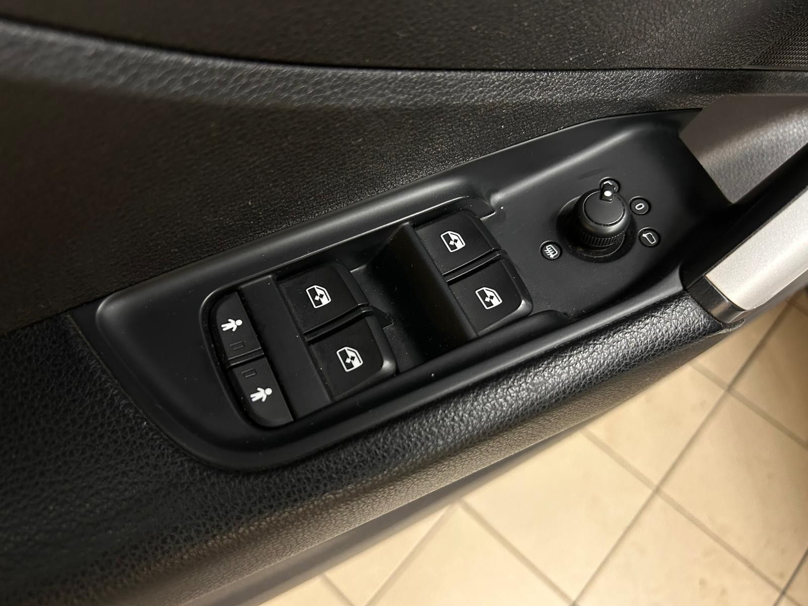 Fahrzeugabbildung Audi Q2 35d Quatt S-Tr. LED+KLIMAUT+HIFI+APS+DAB+ACC+