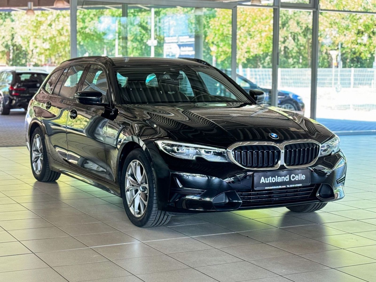 Fahrzeugabbildung BMW 320d Sport Line Kamera HiFi DAB Leder Individual