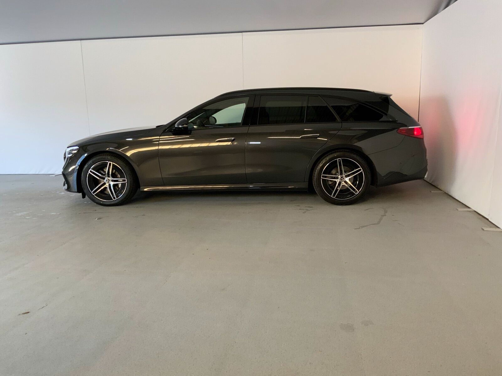 Mercedes-Benz E 220 d 4MATIC T-Modell imagem 3