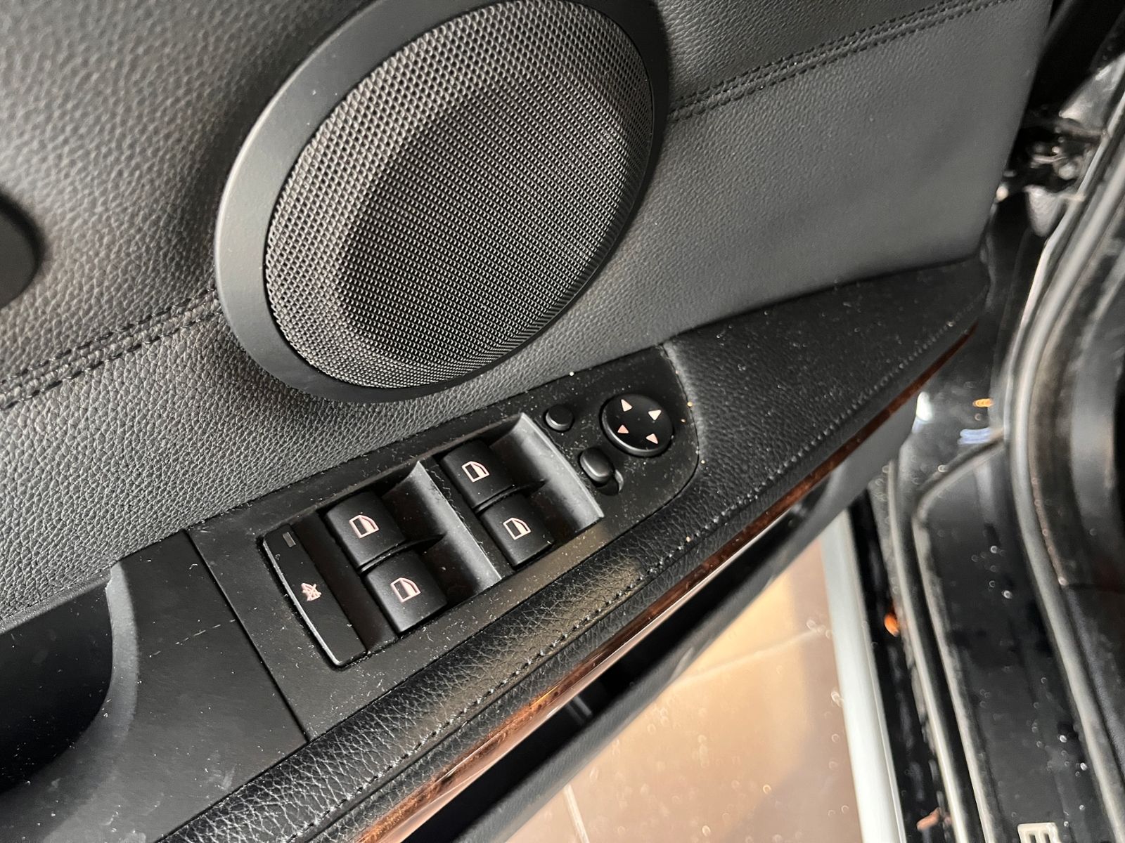 Fahrzeugabbildung BMW 320i  Touring PANO XENON NAVI