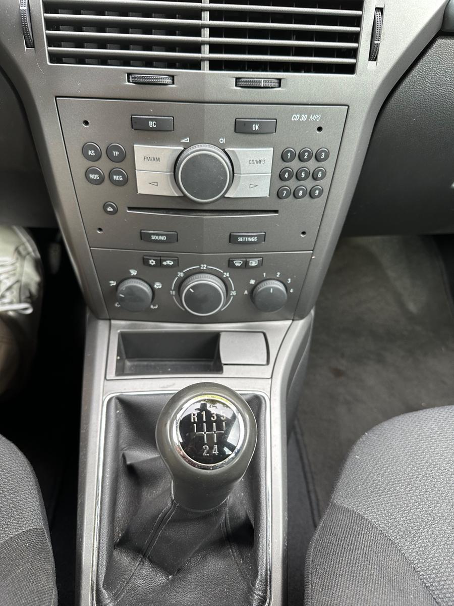 Opel Astra 2006 — photo 13