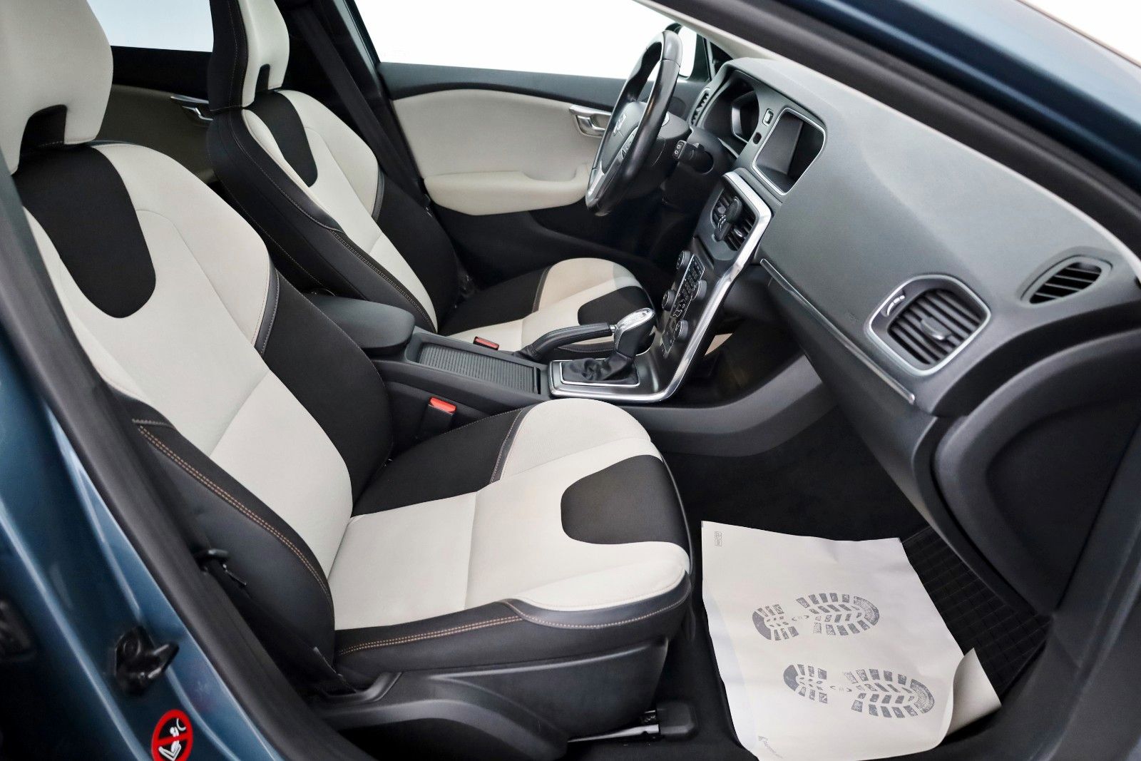 Fahrzeugabbildung Volvo V40 CrossCountry Kinetic AWD Navi,Panorama,Bliss