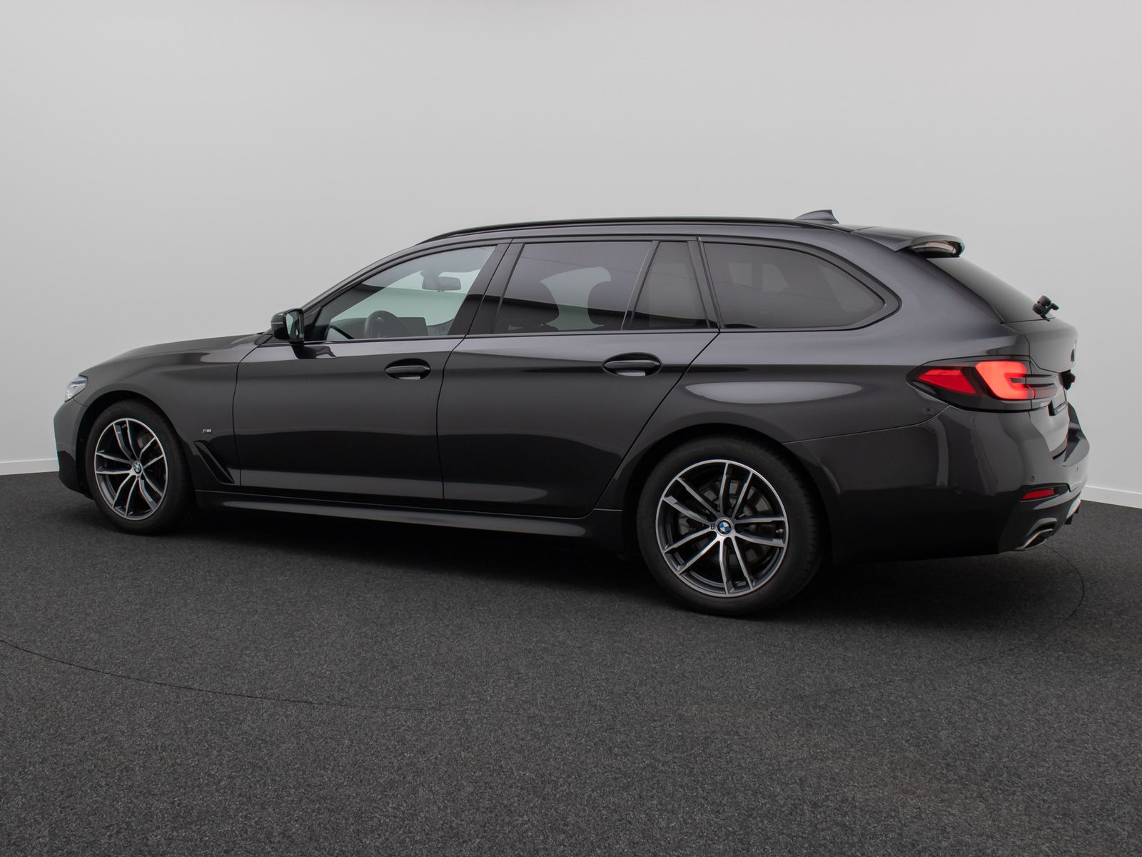 Fahrzeugabbildung BMW 520d M Sport Laser AHK HUD DAB Kamera Komfort