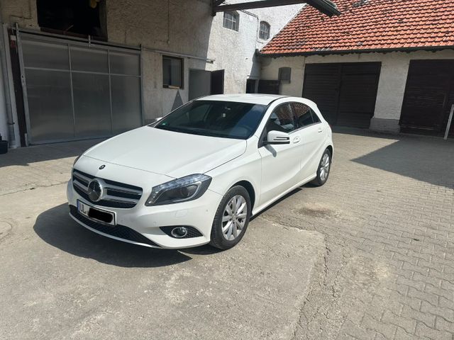 MERCEDES-BENZ A 180 d BlueEFFICIENCY Urban