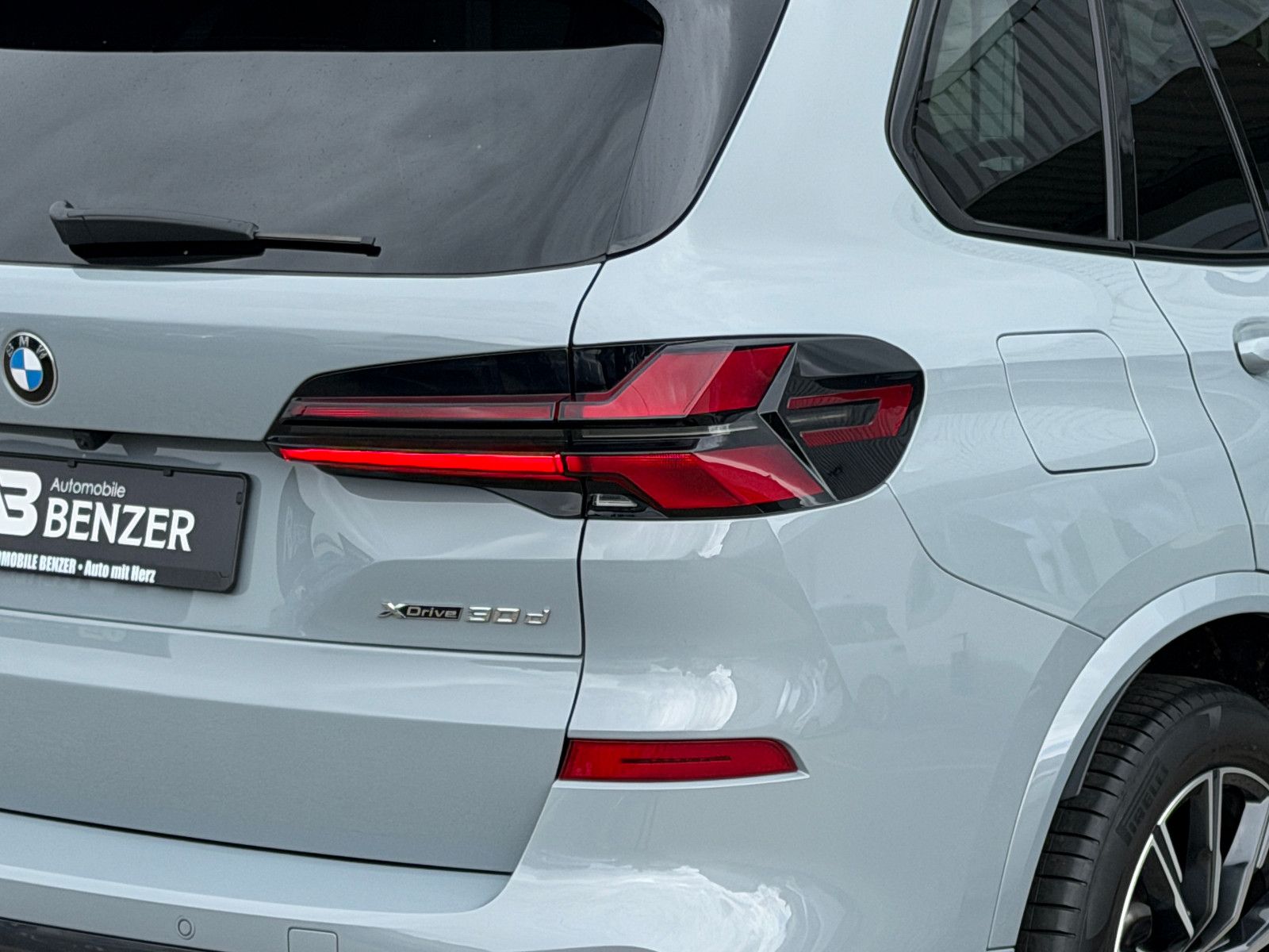 Fahrzeugabbildung BMW X5 30 d xDrive M Sport/HEAD-UP/360°/SOUND/AMBIEN