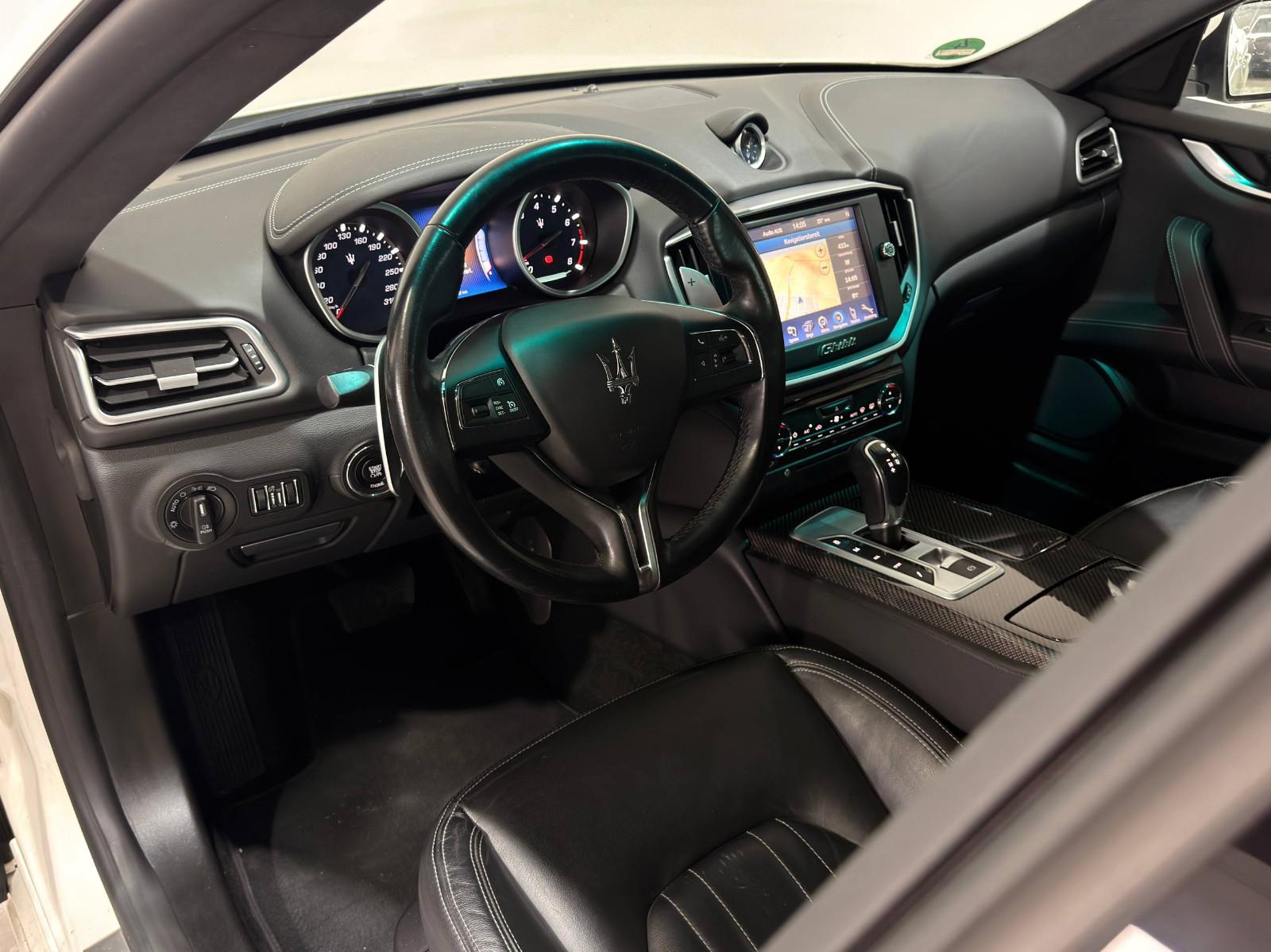 Maserati Ghibli SQ4 3.0 V6 409 ch • BVA • 4x4 • Cuir • Toit Panoramique