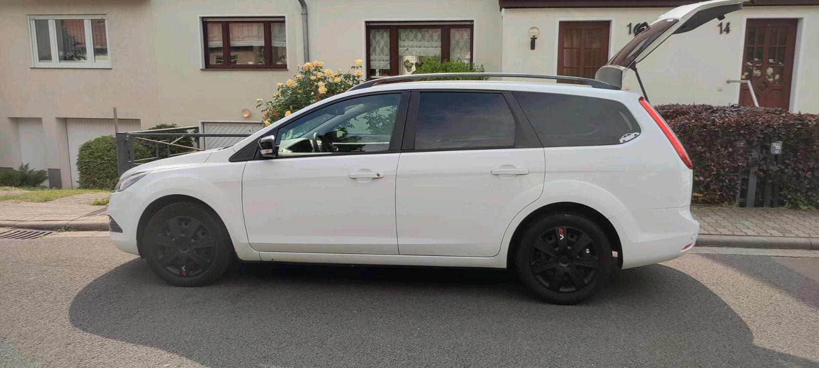 Ford Focus 2010 — rear view