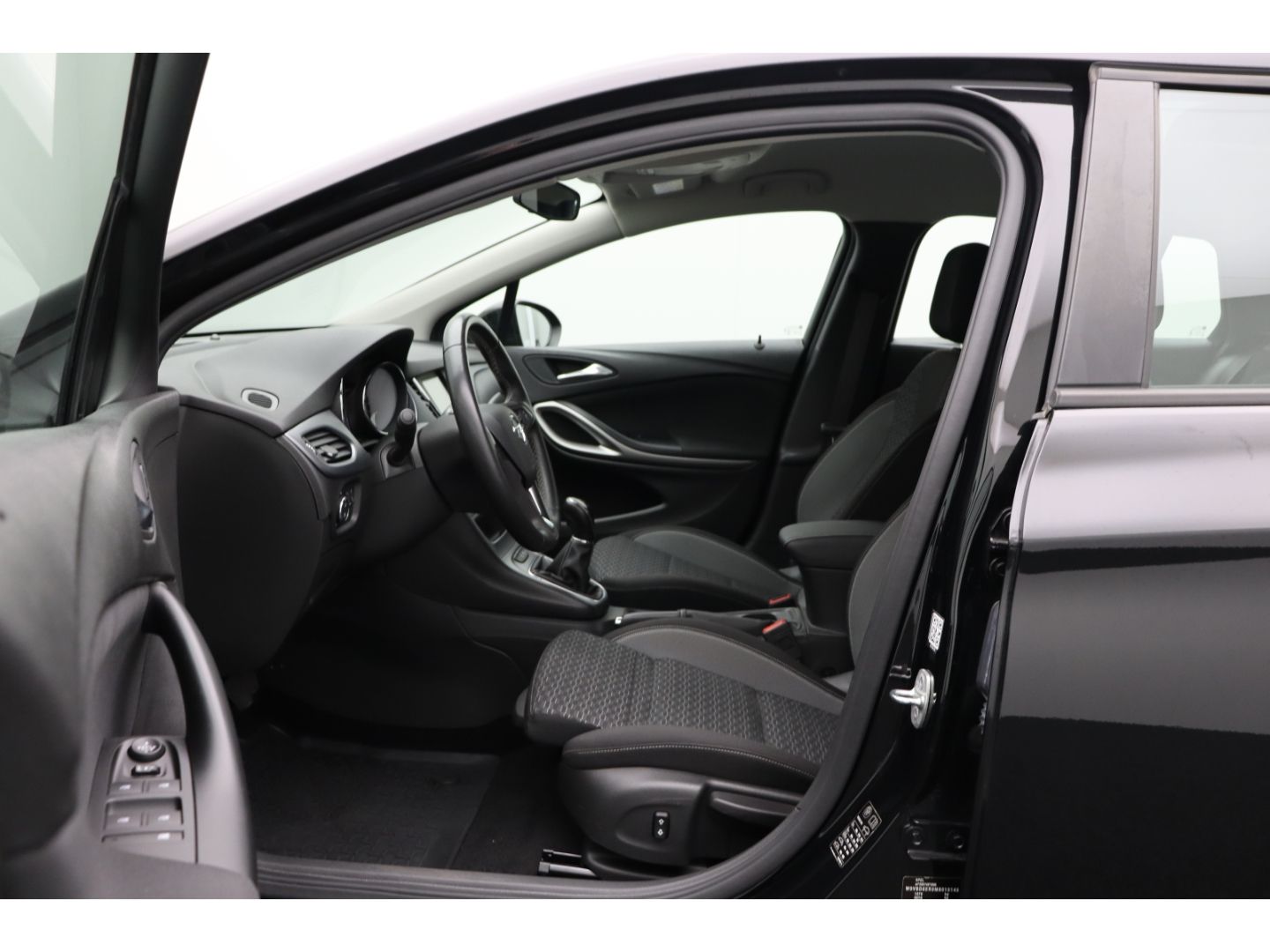 Fahrzeugabbildung Opel Astra K Sports Tourer Edition Start Stop LED SHZ