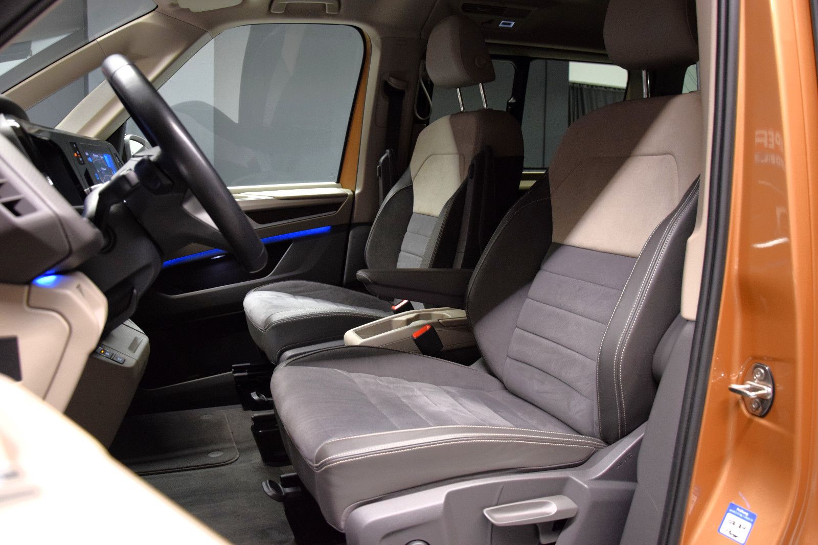 Fahrzeugabbildung Volkswagen T7 Multivan Style 7-Sitze HuD AHK Alcantara LED
