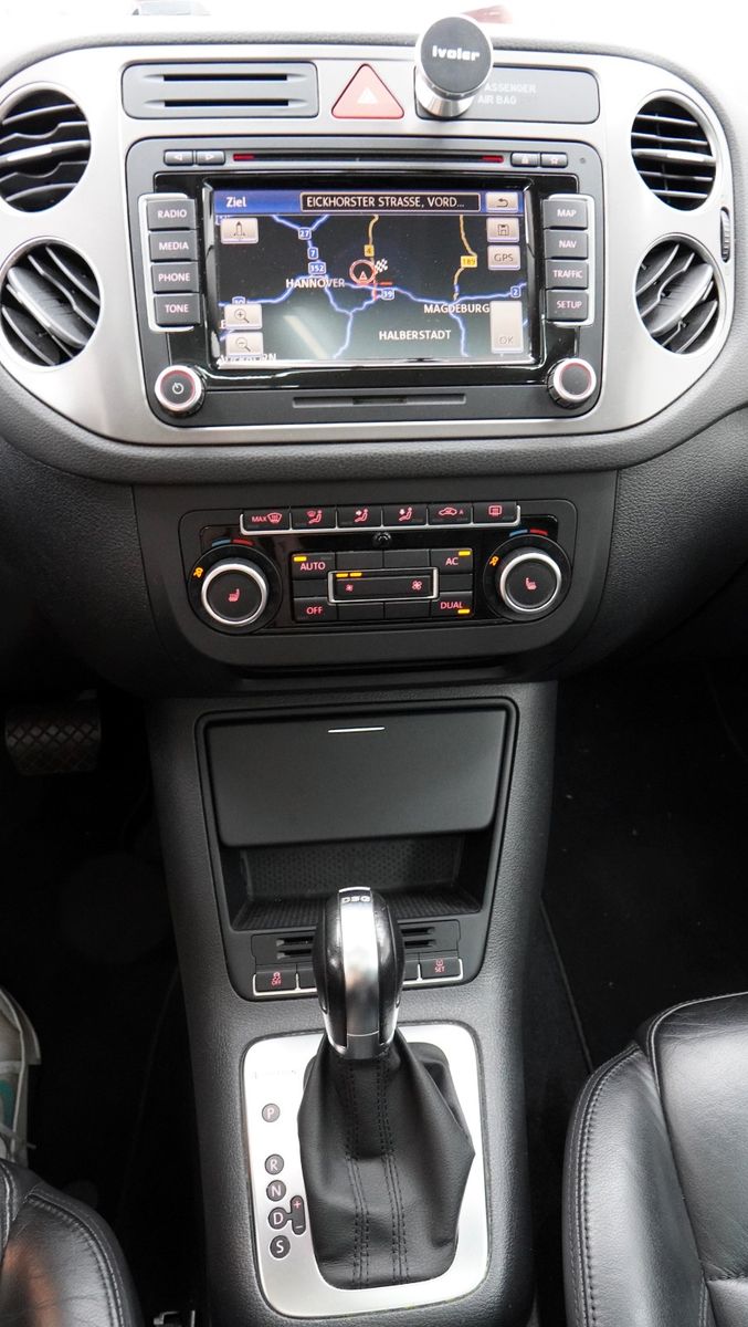 Fahrzeugabbildung Volkswagen Tiguan Sport & Style 4Motion *Leder*Autom*Pano*