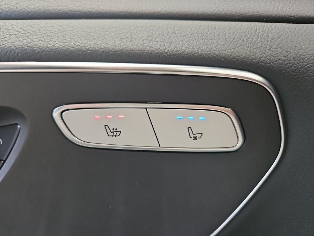 Fahrzeugabbildung Mercedes-Benz V 300 EAV extralang AMG 7 Sitze 2,5t AHK Belüftg