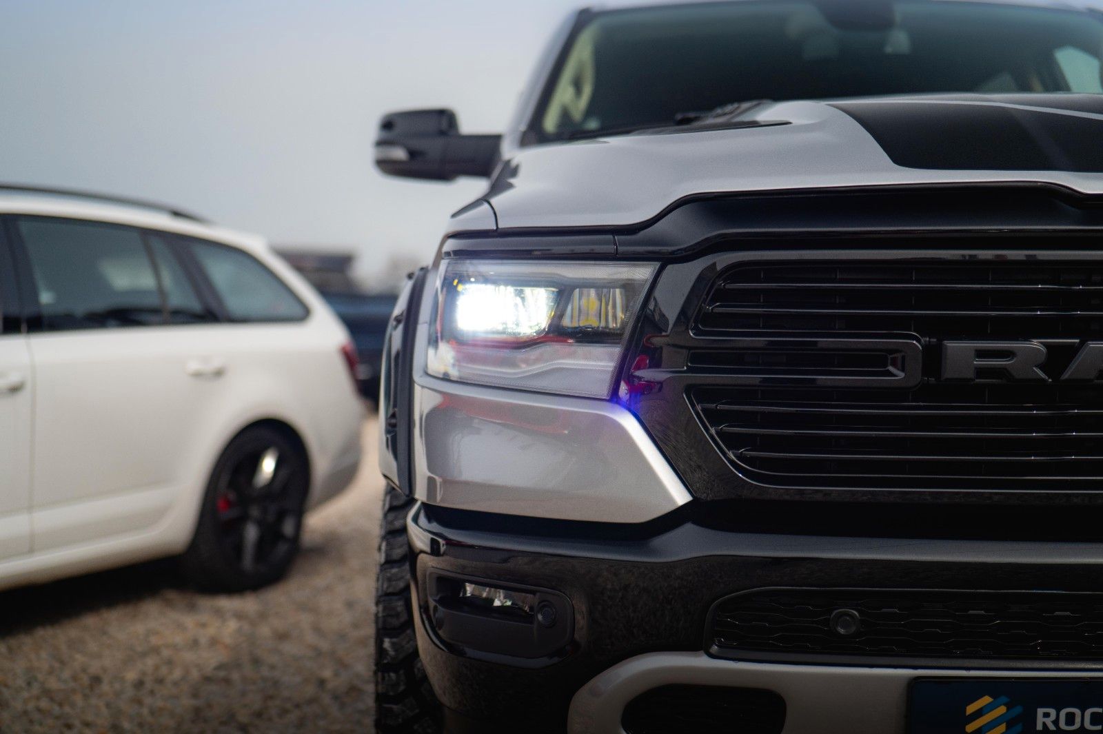 Fahrzeugabbildung Dodge RAM 5.7 V8 HEMI 4x4 NIGHT-Edition LARAMIE *LED*