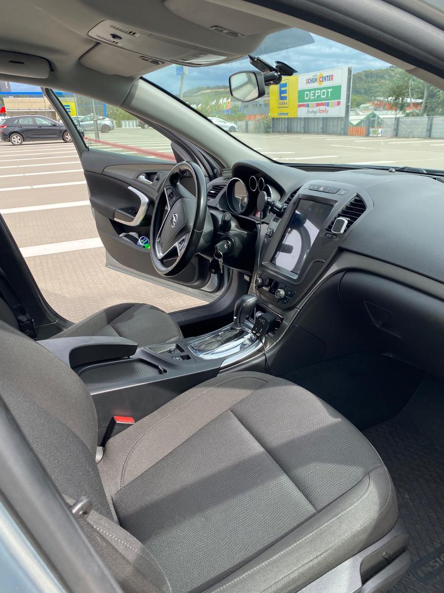 Opel Insignia 2011 — photo 8
