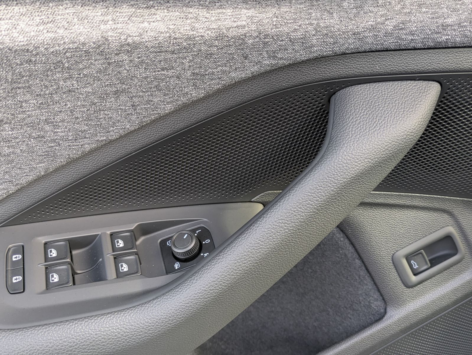 Fahrzeugabbildung SKODA Superb 2.0 TDI 4x4 Selection MATRIX*AHK*PANO*19"