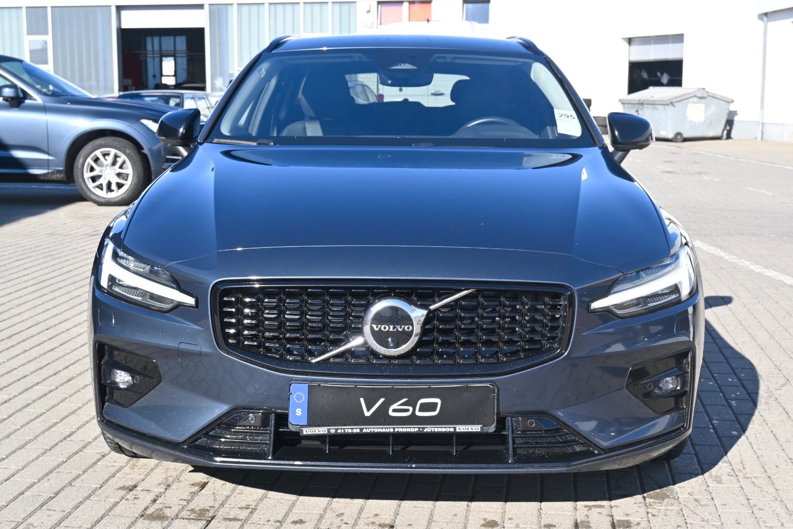 Fahrzeugabbildung Volvo V60 B4 Diesel Plus Dark*H&K*LED*360°*FSHZG*ACC