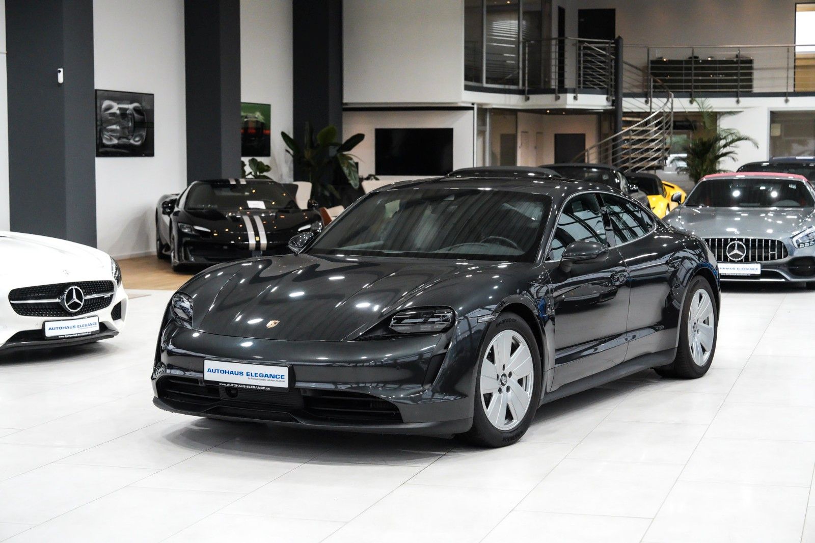 Porsche Taycan HEAD-UP SOUND-PACK. LED PASM NAVI DAB foto 7