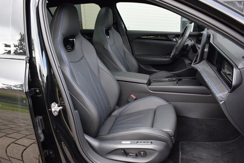 Volkswagen Passat Variant TDI 2.0 4M DSG R-Line Matrix AHK foto 5