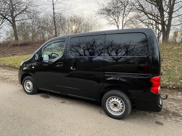NISSAN NV200