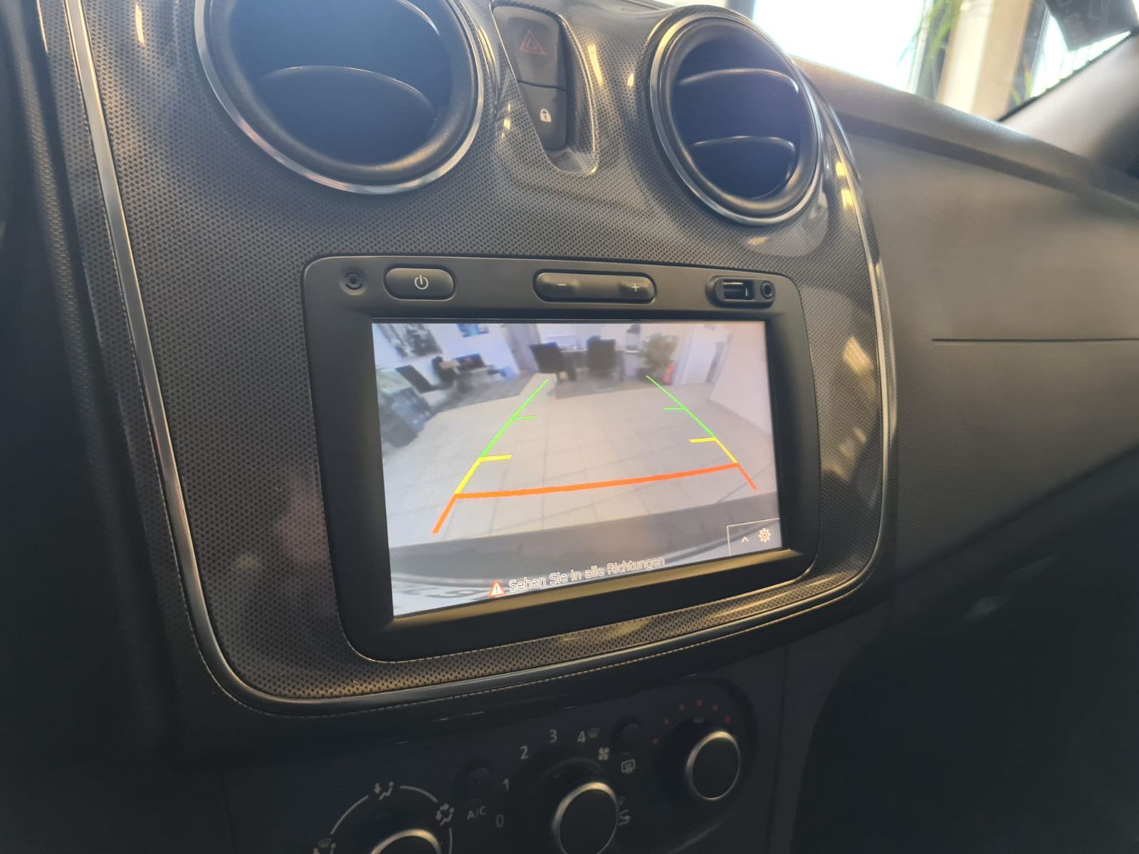 Fahrzeugabbildung Dacia Logan MCV II Kombi Stepway / KLIMA / NAVI