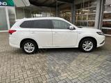 Mitsubishi Outlander 2.4 PHEV 4WD Intro Edition Leder 360°  - Mitsubishi Outlander Gebrauchtwagen