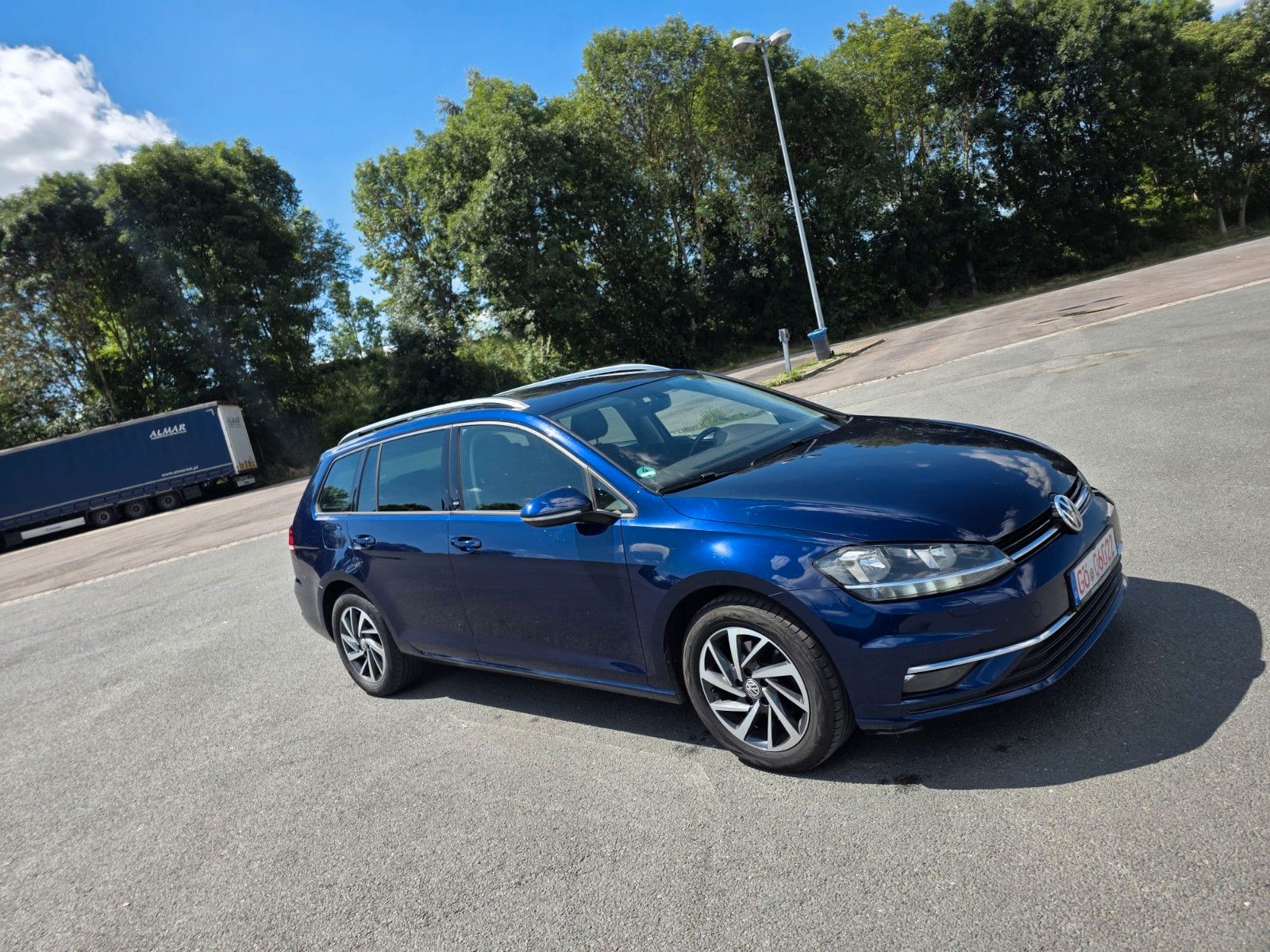Volkswagen Golf - 1