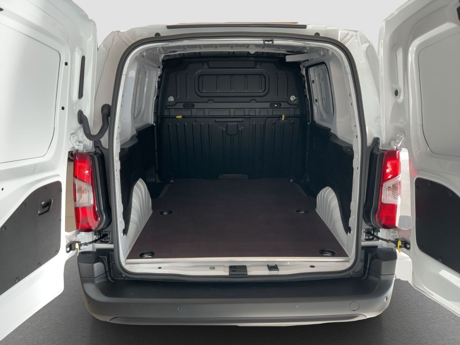 Fahrzeugabbildung Fiat E- Doblò L1 100 KW 50kWh Kamera 10 Zoll Radio