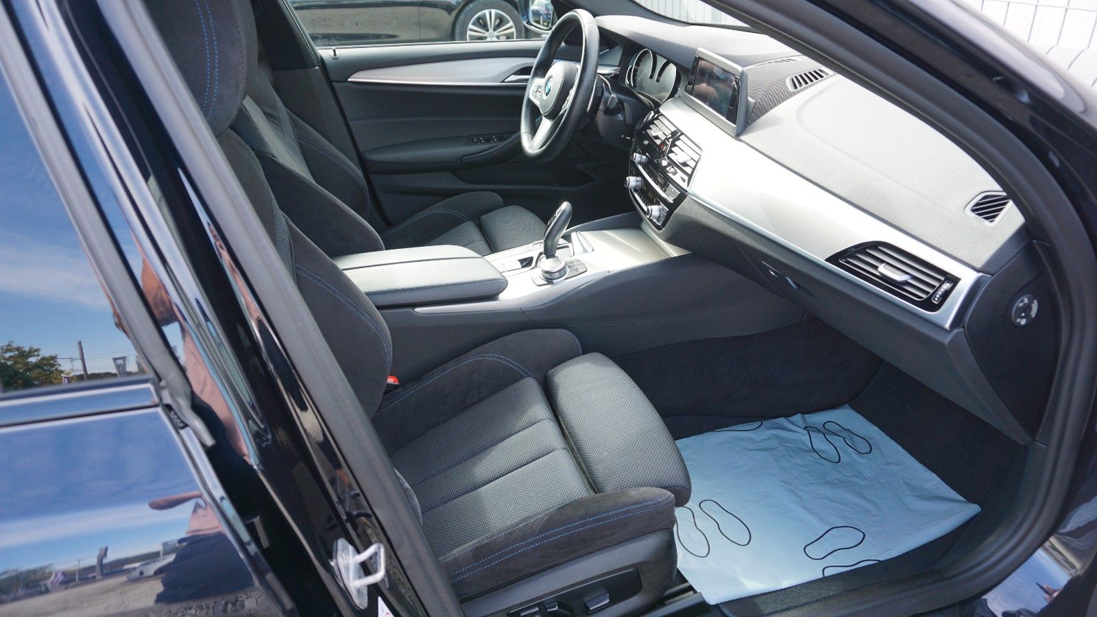 Fahrzeugabbildung BMW 520d xDrive Touring M Sport Navi,LED,Kamera,SH