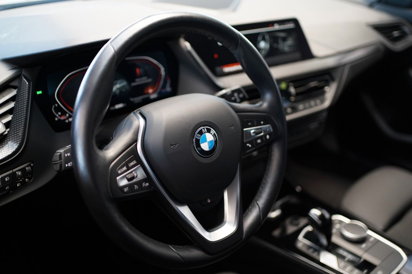 Fahrzeugabbildung BMW 120i Sport Line +PDC+Lenkradheiz.+LED+Sportsitze