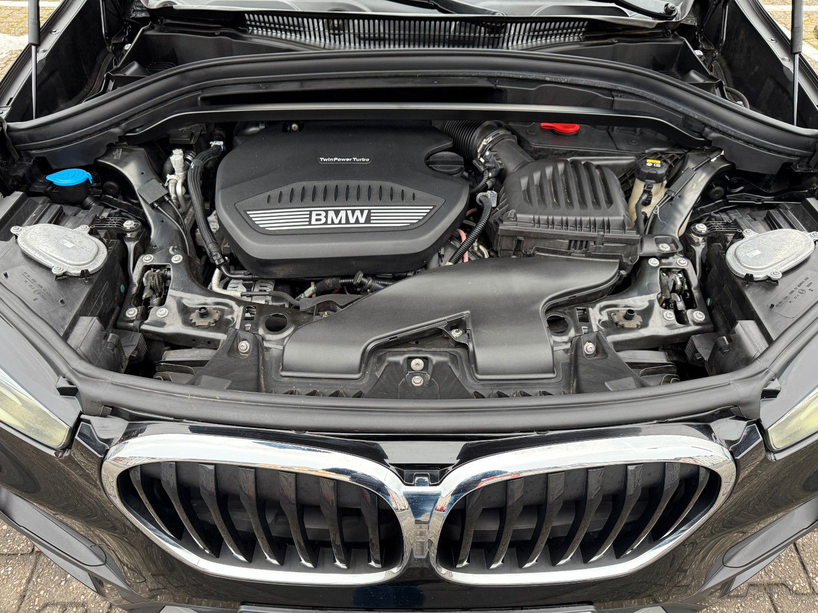 Fahrzeugabbildung BMW X1 Baureihe X1 xDrive 18 d NAVI PROF LED AHK DAB