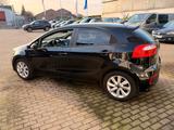 Kia Rio 1.4 Dream Team Edition - Kia Rio dream-team-edition mit Benzin-Antrieb