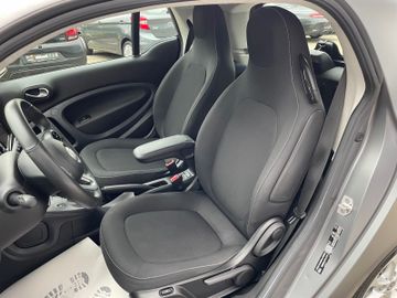 Fahrzeugabbildung Smart ForTwo Coupe EQ Passion SHZ LHZ PDC DAB uvm.