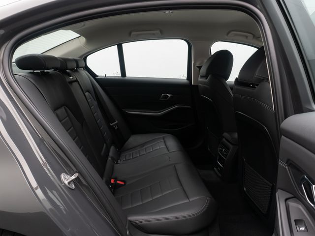 BMW 330, 2022 — 26