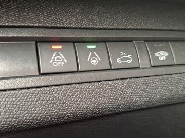 Peugeot 3008 GT 1.2 136 Kam.+KeyLess+LED+Navi+Pano+SD