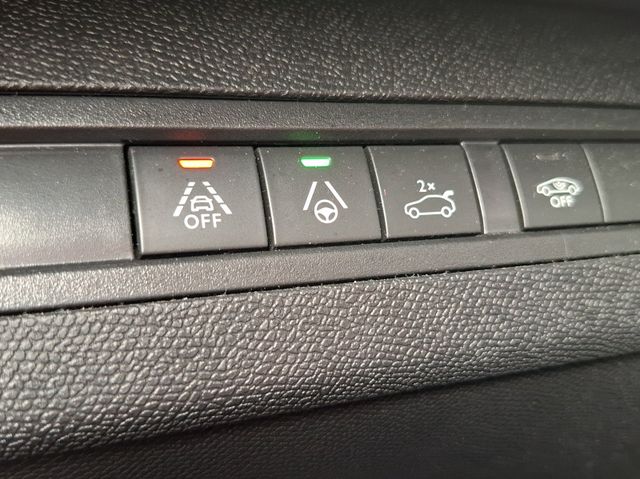 Peugeot 3008 GT 1.2 136 Kam.+KeyLess+LED+Navi+Pano+SD