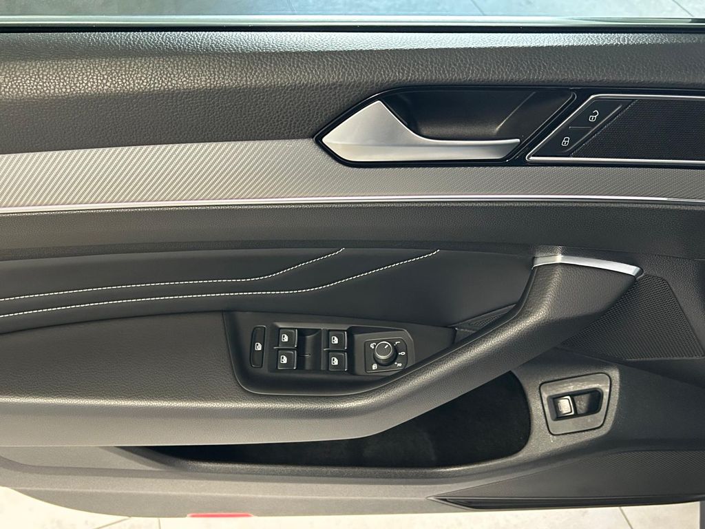 Volkswagen Passat Var 4M R-Line*NAVI*ViCO*STH*PANO*HUD*LED*