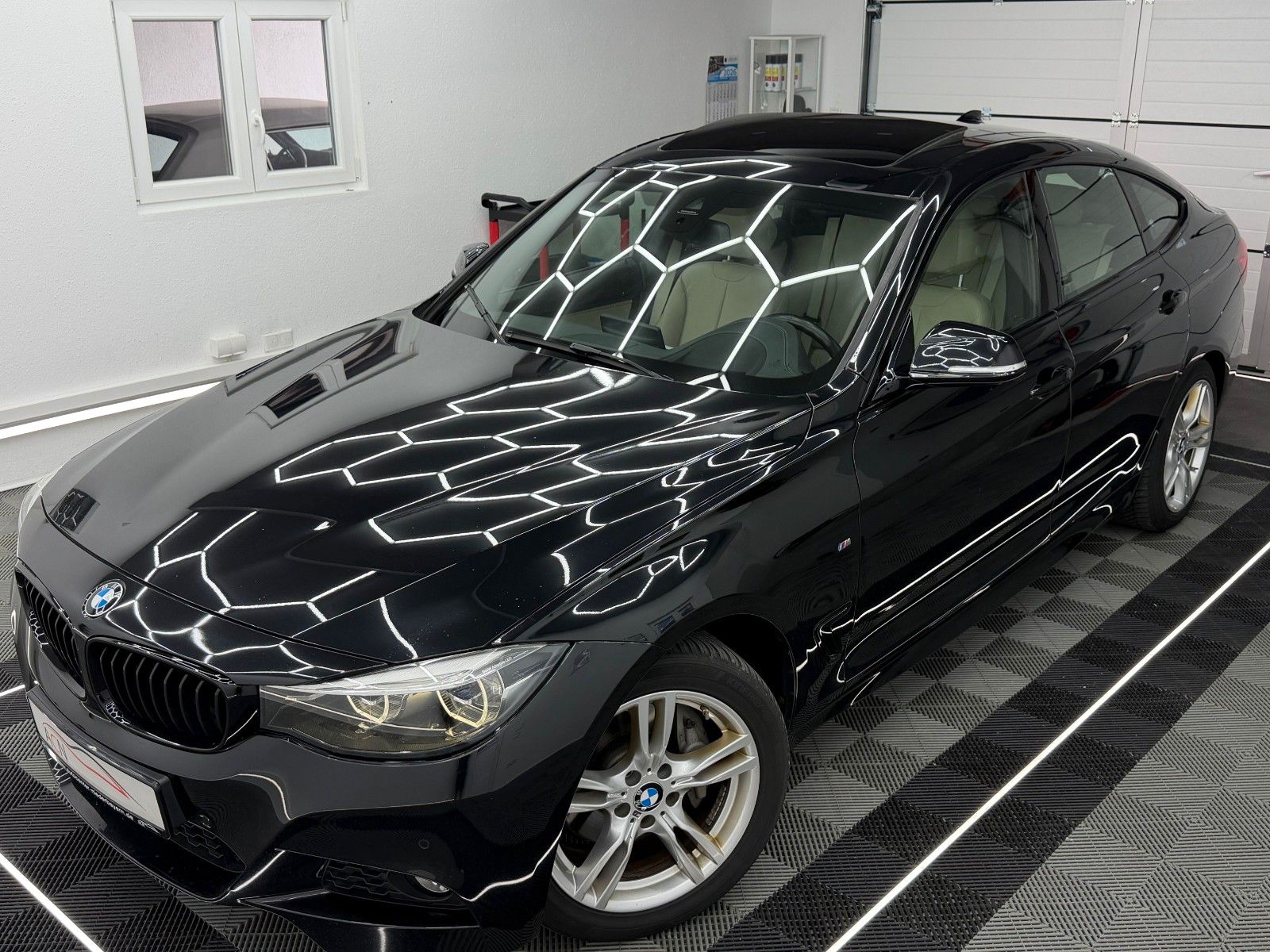 Fahrzeugabbildung BMW 335 d xDrive M SPORT/LED/HuD/PANO/KAMERA/MEMORY