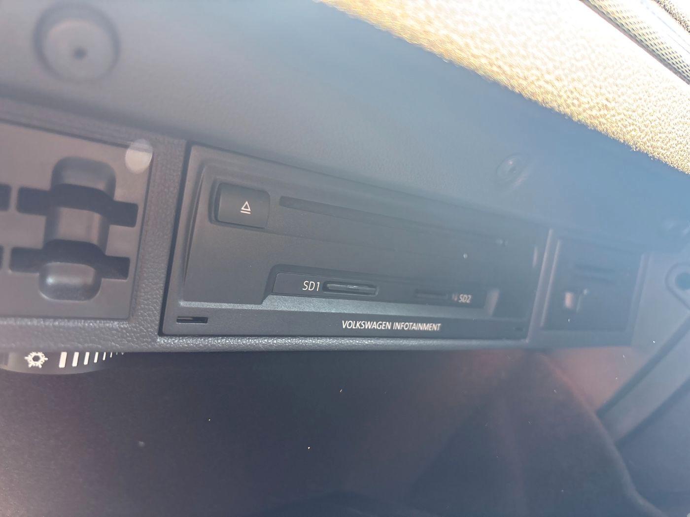 Volkswagen Golf GTI Performance 230 PS · Leder · Pano · Nav